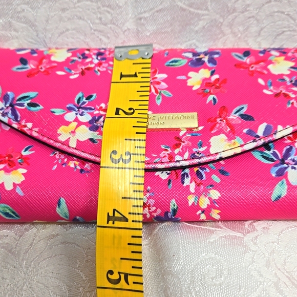 Adrienne Vittadini. Floral Pink. Clutch Wallet. - Picture 9 of 10